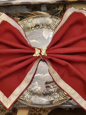 6 Pieces Red Decorative Table Napkin with Gold Trim and Butterfly Clip